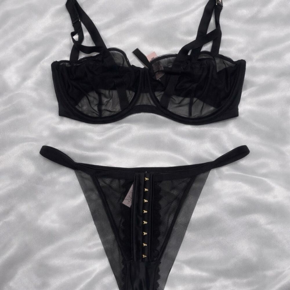 Victoria’s Secret Very Sexy Black Strappy Unlined Balconette Bra 36DD+Panty NWT